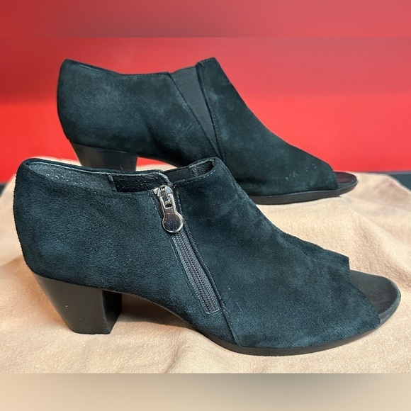 Munro American Peep Toe Black Suede Side Zip 2.25” Heels Women’s Sz 10M - Picture 4 of 15